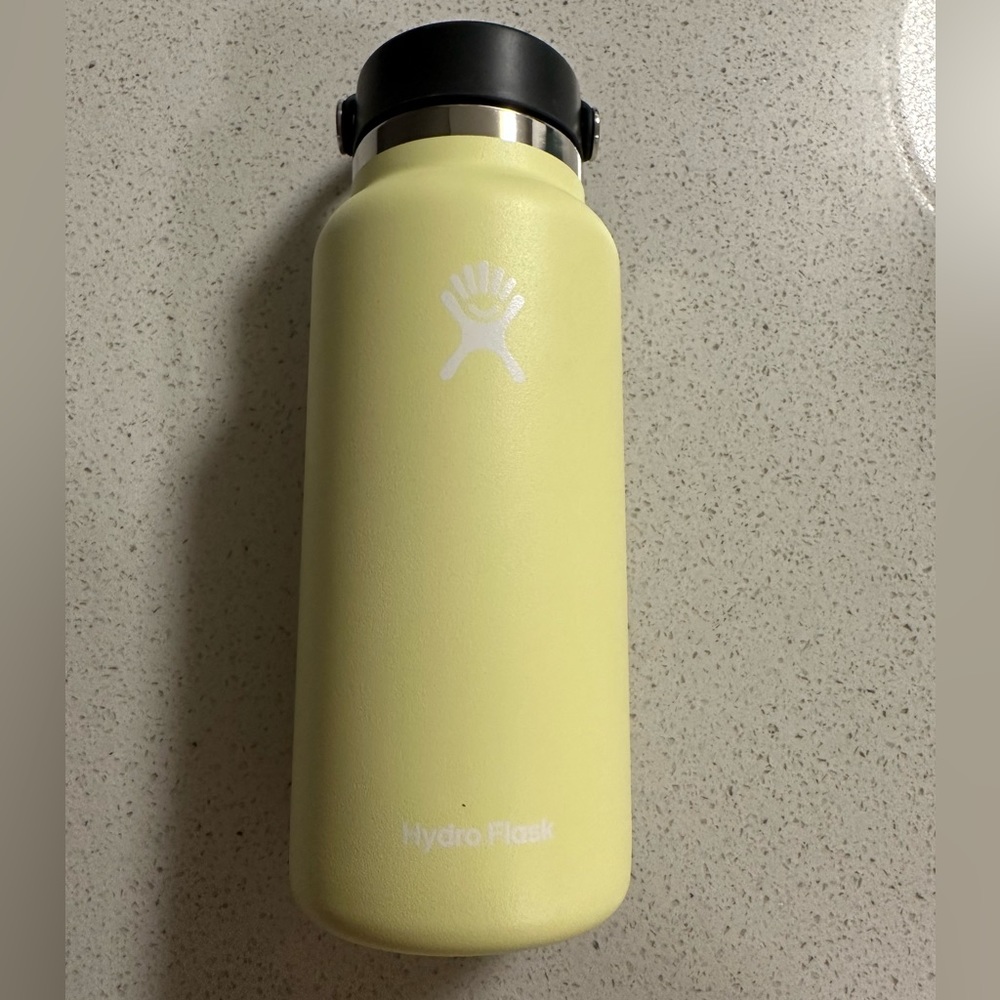 Hydro flask 32oz yellow